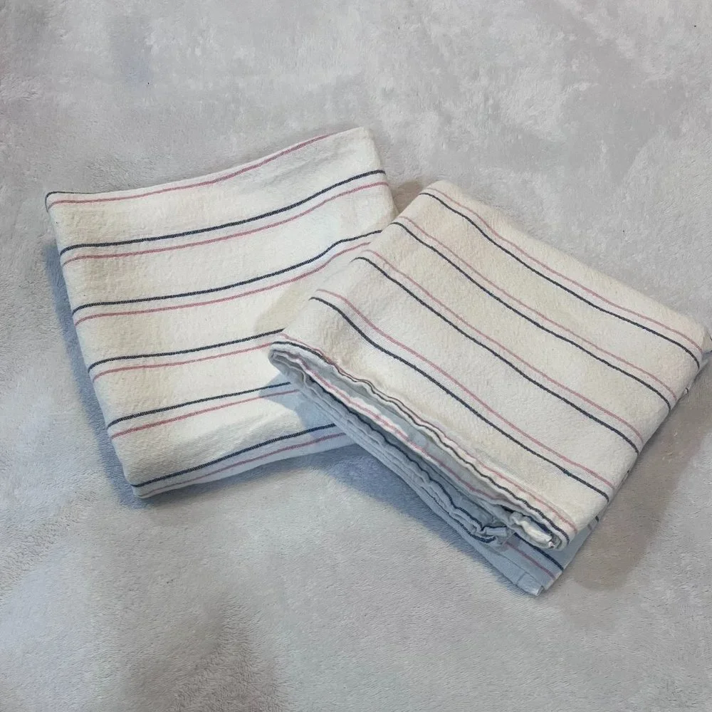 2 Comfy Baby Swaddles 30 x 32 NWT